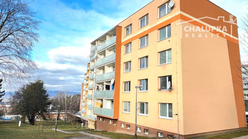 Priestranný 2-izbový byt s lodžiou 65 m2 na ul. K.Šmidkeho v Trenčíne - Juh I