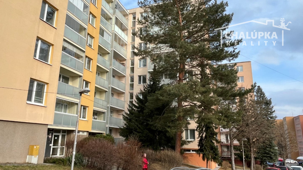 Veľký 3-izbový byt s lodžiou 78 m2 v Trenčíne - ul. Šafárikova, Juh I.