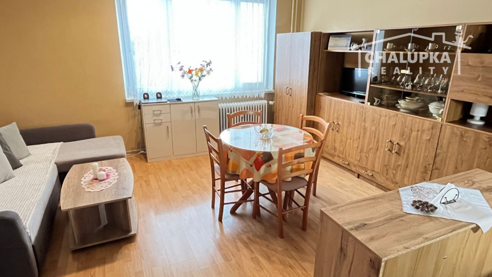 Slnečná Garsónka 34 m2 na ul. J. Hollého v Trenčíne - Kvetná