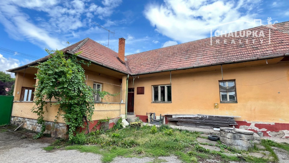 RD s veľkým 4233 m2 pozemkom v Adamovských Kochanovciach