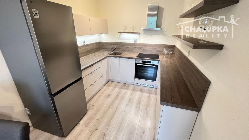 Zrekonštruovaný 3-izbový byt s lodžiou v Trenčíne, ul. Osvienčimská, Sihoť II