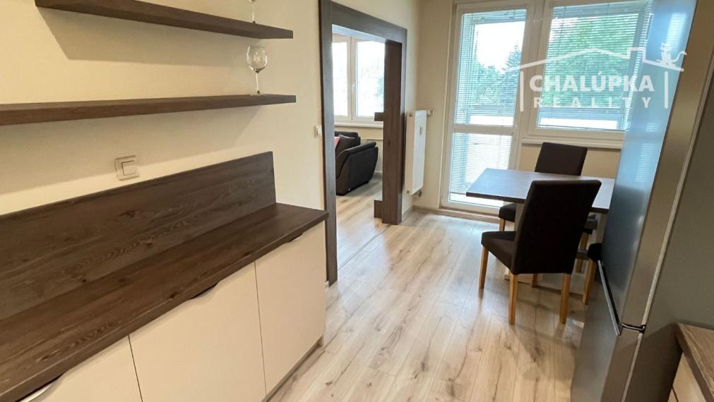 Zrekonštruovaný 3-izbový byt s lodžiou v Trenčíne, ul. Osvienčimská, Sihoť II