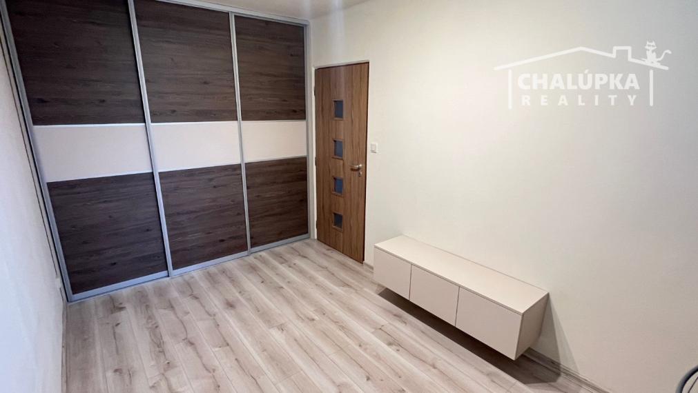 Zrekonštruovaný 3-izbový byt s lodžiou v Trenčíne, ul. Osvienčimská, Sihoť II