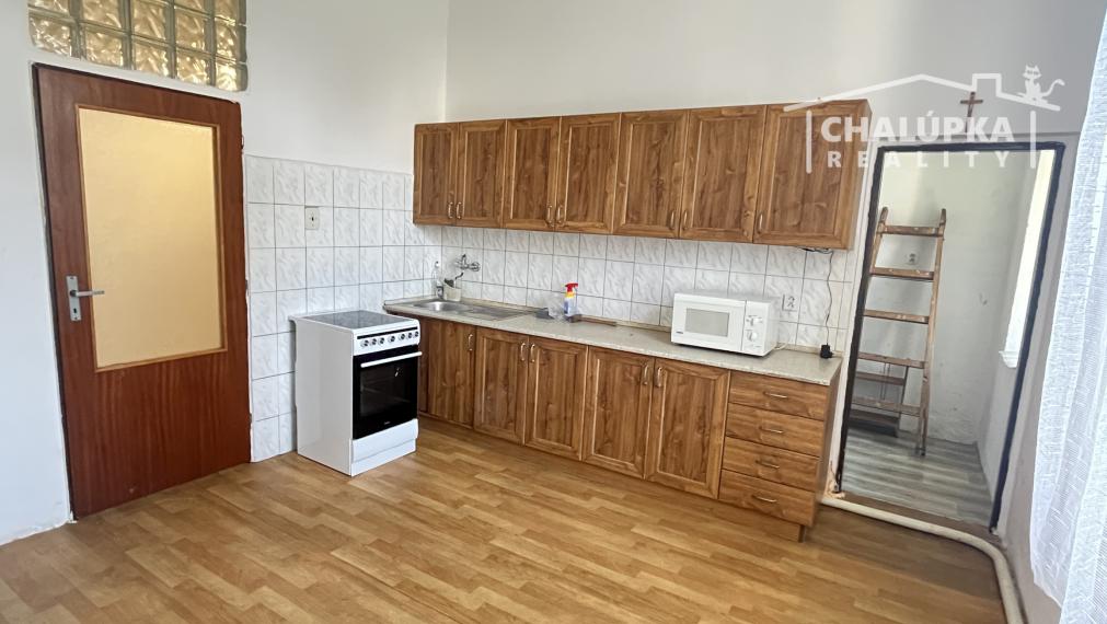 Veľký 2-izbový byt so záhradou 387 m2 v Trenčianskej Teplej