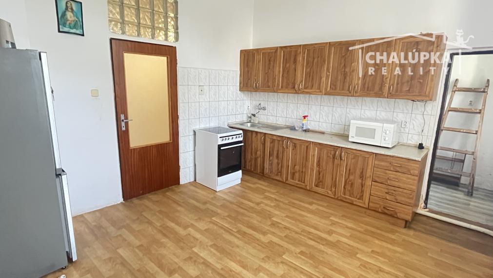 Veľký 2-izbový byt so záhradou 387 m2 v Trenčianskej Teplej