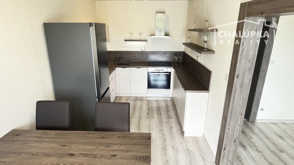 Zrekonštruovaný 3-izbový byt s lodžiou v Trenčíne, ul. Osvienčimská, Sihoť II