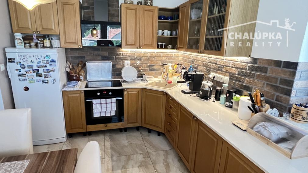 Veľký RD 6+1 s garážou, 2-prístreškom a krásnym 2066 m2 pozemkom, Dubodiel