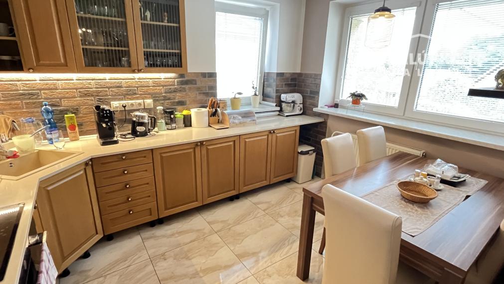 Veľký RD 6+1 s garážou, 2-prístreškom a krásnym 2066 m2 pozemkom, Dubodiel