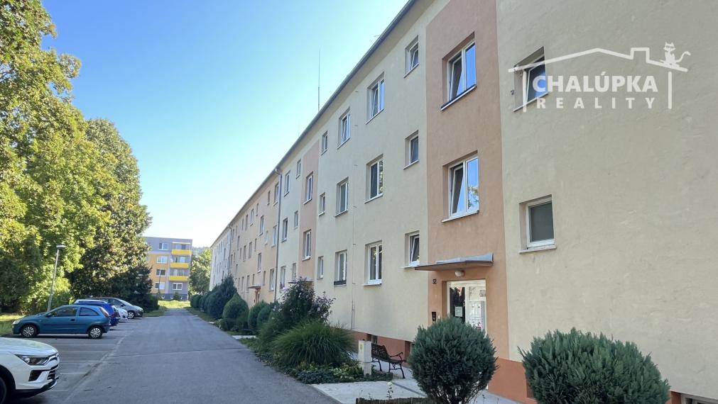 REZERVOVANÉ Tehlový 2-izbový byt s lodžiou Trenčín - Dlhé Hony