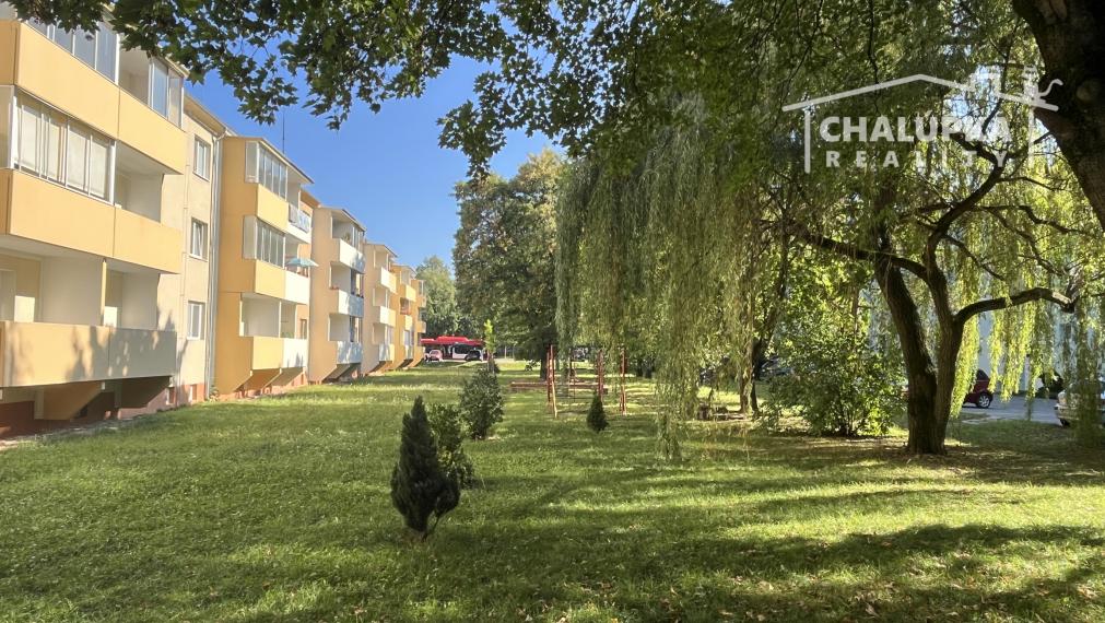 REZERVOVANÉ Tehlový 2-izbový byt s lodžiou Trenčín - Dlhé Hony