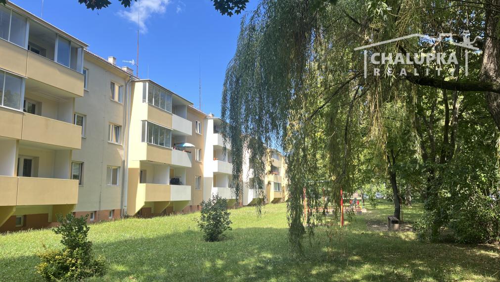 REZERVOVANÉ Tehlový 2-izbový byt s lodžiou Trenčín - Dlhé Hony