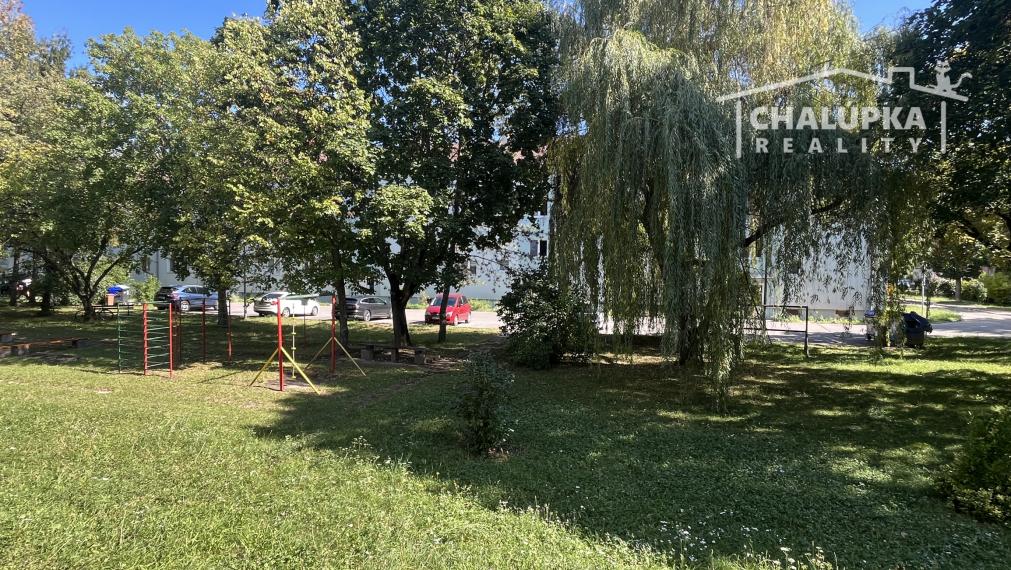 REZERVOVANÉ Tehlový 2-izbový byt s lodžiou Trenčín - Dlhé Hony