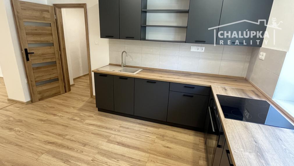 REZERVOVANÉ Tehlový 2-izbový byt s lodžiou Trenčín - Dlhé Hony