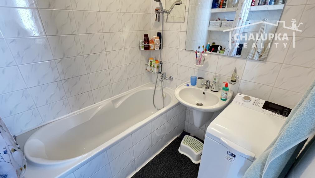 REZERVOVANÉ: Slnečný 2-izbový byt 57 m2 + 2 lodžie, ul. Západná, Trenčín - Juh