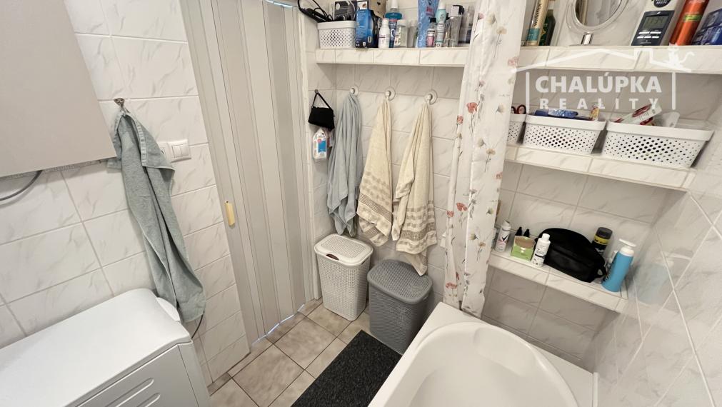 REZERVOVANÉ: Slnečný 2-izbový byt 57 m2 + 2 lodžie, ul. Západná, Trenčín - Juh