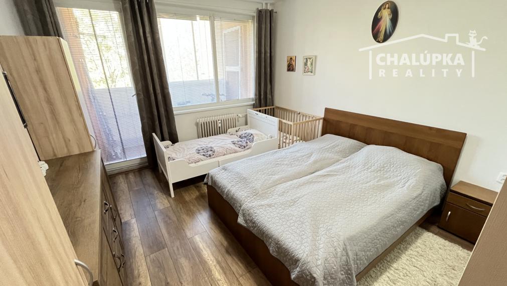 REZERVOVANÉ: Slnečný 2-izbový byt 57 m2 + 2 lodžie, ul. Západná, Trenčín - Juh