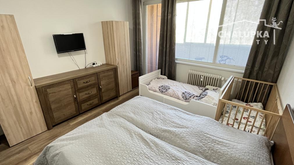 REZERVOVANÉ: Slnečný 2-izbový byt 57 m2 + 2 lodžie, ul. Západná, Trenčín - Juh