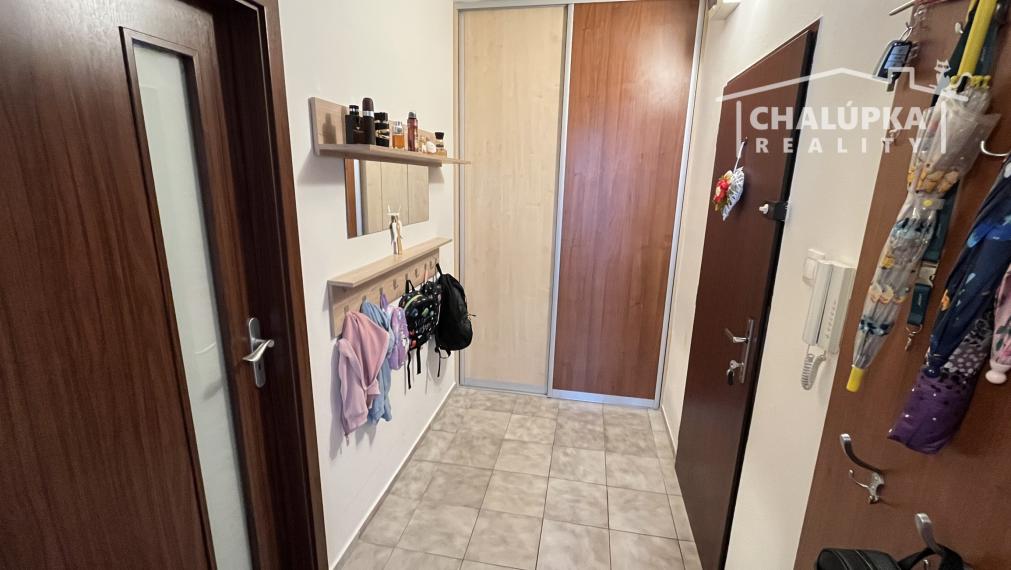 REZERVOVANÉ: Slnečný 2-izbový byt 57 m2 + 2 lodžie, ul. Západná, Trenčín - Juh