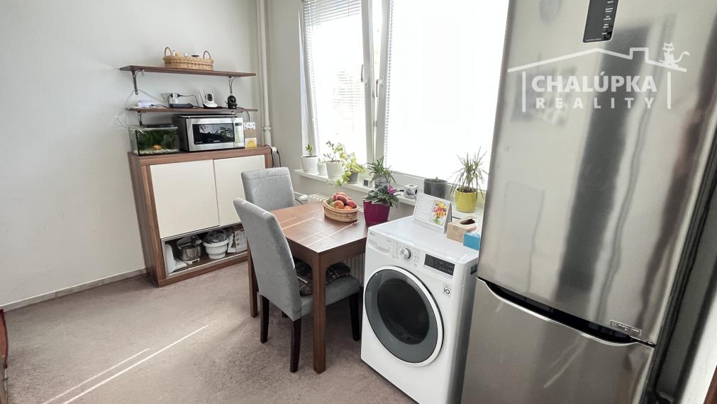 REZERVOVANÉ: Slnečný 2-izbový byt 57 m2 + 2 lodžie, ul. Západná, Trenčín - Juh