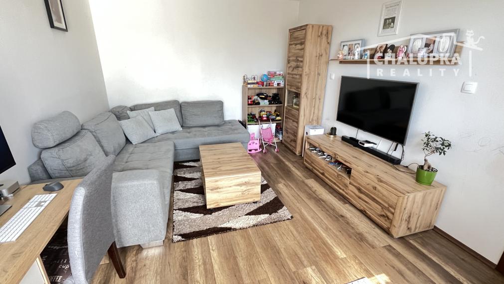 REZERVOVANÉ: Slnečný 2-izbový byt 57 m2 + 2 lodžie, ul. Západná, Trenčín - Juh