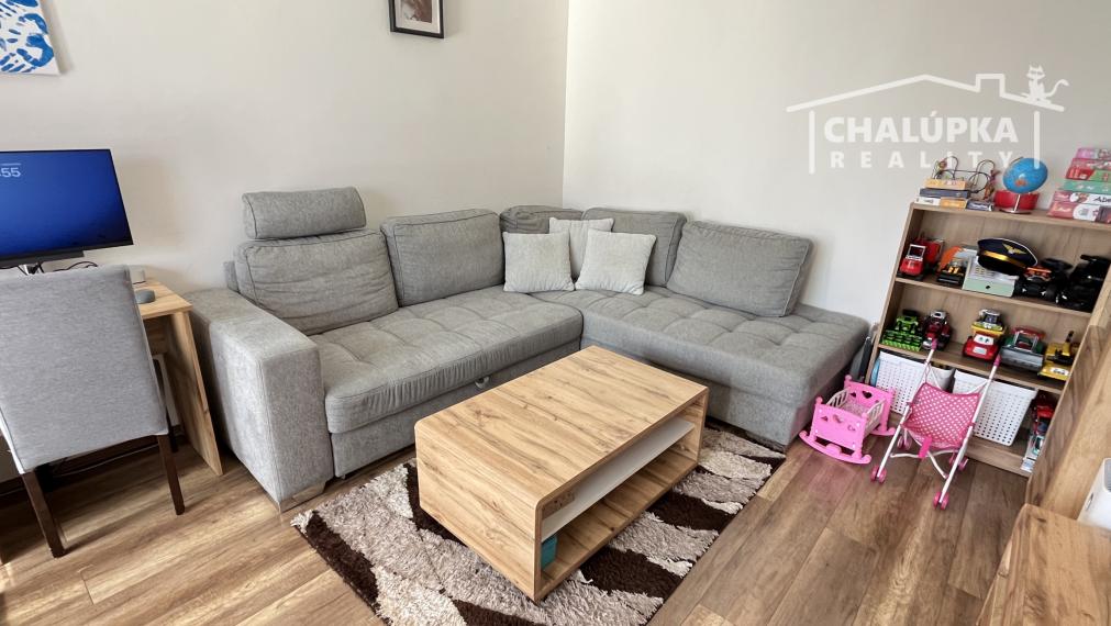 REZERVOVANÉ: Slnečný 2-izbový byt 57 m2 + 2 lodžie, ul. Západná, Trenčín - Juh