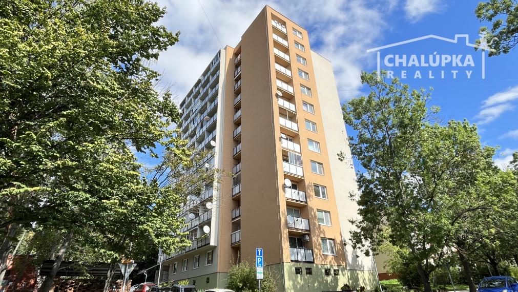 REZERVOVANÉ: Slnečný 2-izbový byt 57 m2 + 2 lodžie, ul. Západná, Trenčín - Juh