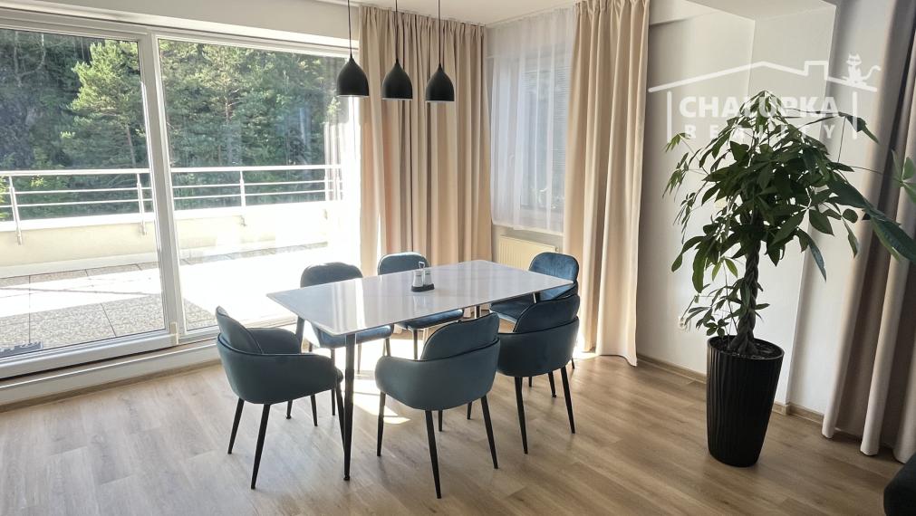 PRENÁJOM: Nadštandardný, zariadený 5-izbový mezanín 176 m2 + 2 terasy 43 m2 + garáž, Trenčín - Pod Sokolice