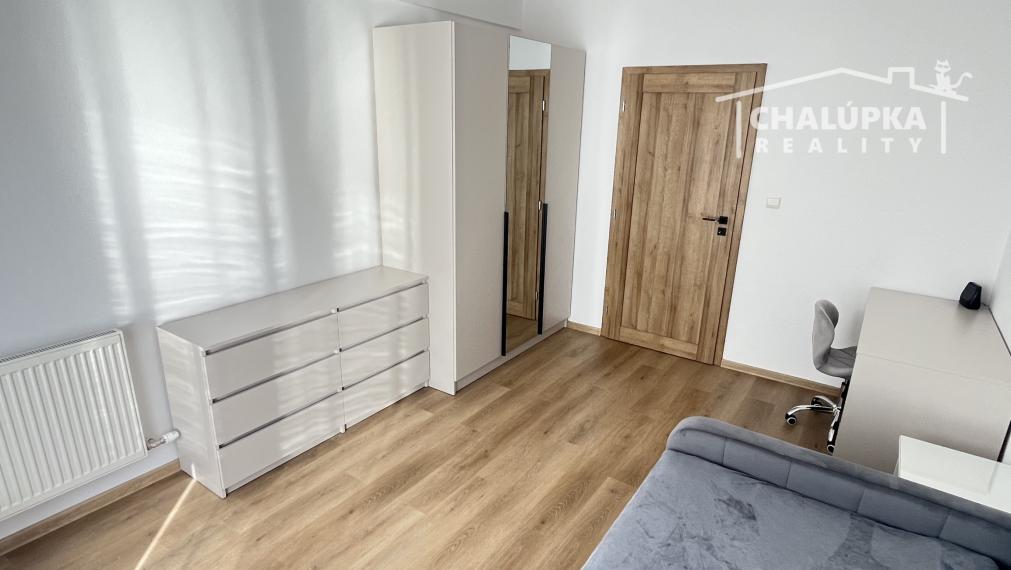 PRENÁJOM: Nadštandardný, zariadený 5-izbový mezanín 176 m2 + 2 terasy 43 m2 + garáž, Trenčín - Pod Sokolice