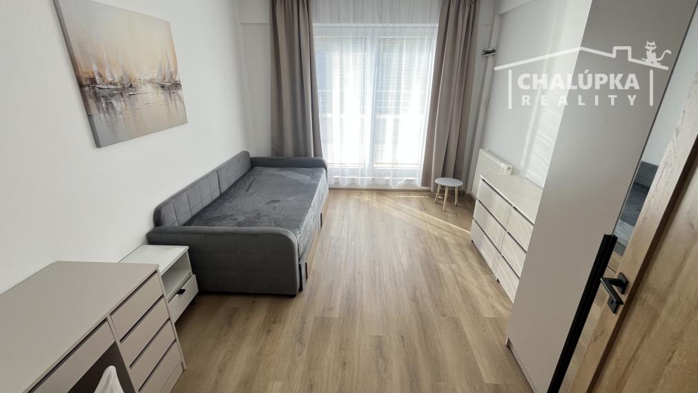 PRENÁJOM: Nadštandardný, zariadený 5-izbový mezanín 176 m2 + 2 terasy 43 m2 + garáž, Trenčín - Pod Sokolice