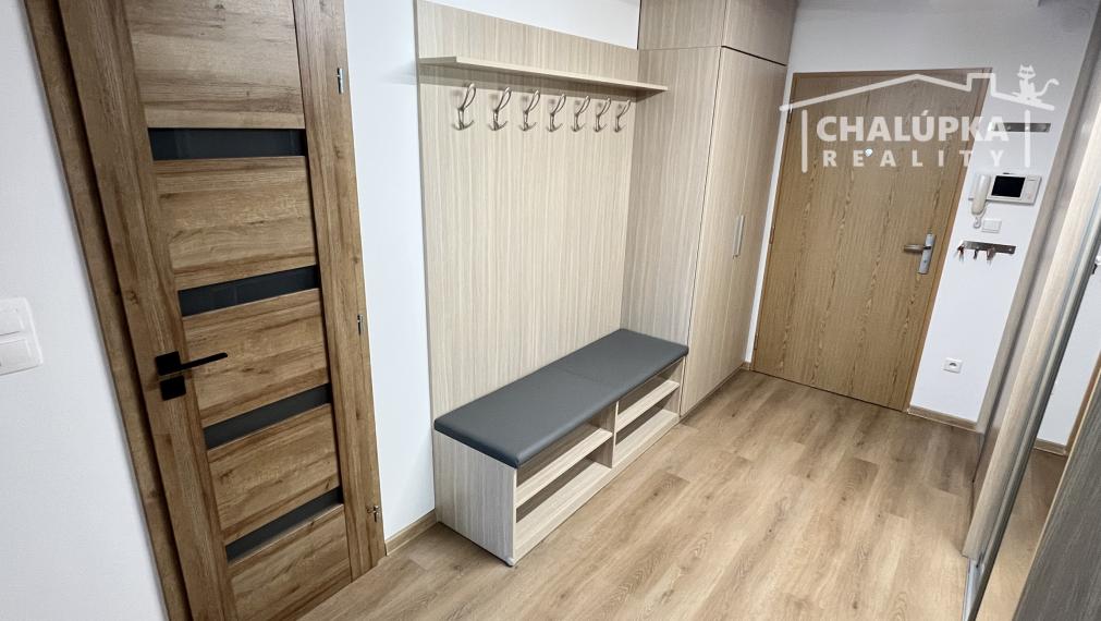 PRENÁJOM: Nadštandardný, zariadený 5-izbový mezanín 176 m2 + 2 terasy 43 m2 + garáž, Trenčín - Pod Sokolice