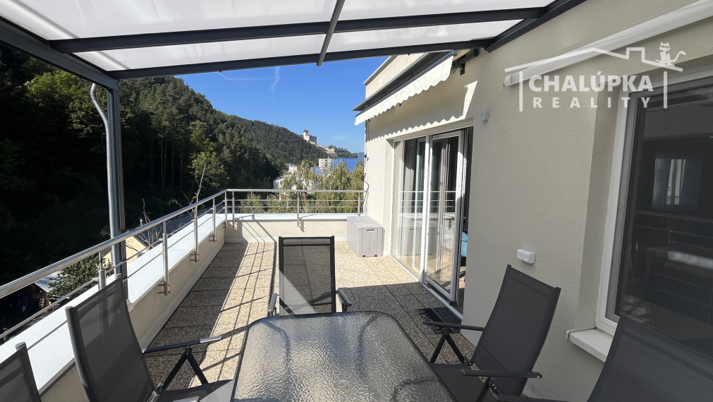 PRENÁJOM: Nadštandardný, zariadený 5-izbový mezanín 176 m2 + 2 terasy 43 m2 + garáž, Trenčín - Pod Sokolice