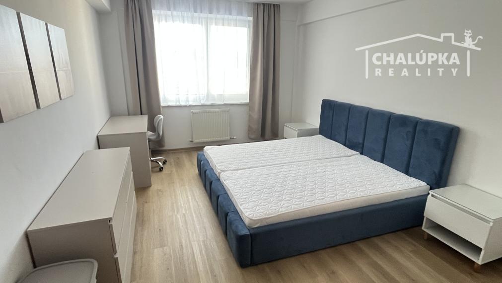 PRENÁJOM: Nadštandardný, zariadený 5-izbový mezanín 176 m2 + 2 terasy 43 m2 + garáž, Trenčín - Pod Sokolice