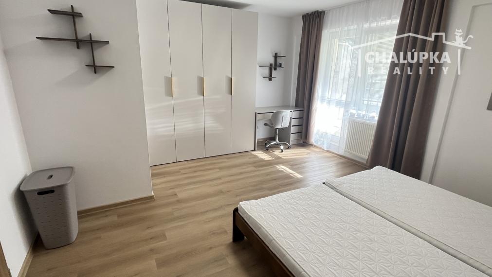 PRENÁJOM: Nadštandardný, zariadený 5-izbový mezanín 176 m2 + 2 terasy 43 m2 + garáž, Trenčín - Pod Sokolice