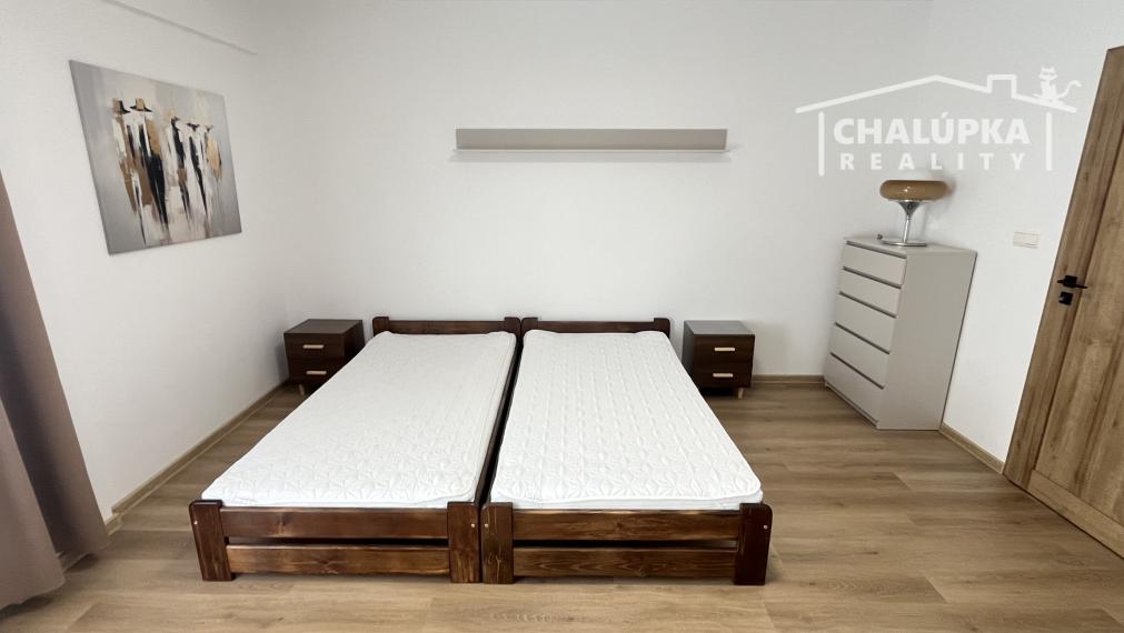 PRENÁJOM: Nadštandardný, zariadený 5-izbový mezanín 176 m2 + 2 terasy 43 m2 + garáž, Trenčín - Pod Sokolice