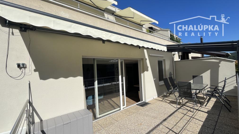 PRENÁJOM: Nadštandardný, zariadený 5-izbový mezanín 176 m2 + 2 terasy 43 m2 + garáž, Trenčín - Pod Sokolice