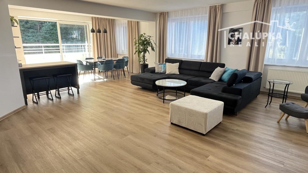 PRENÁJOM: Nadštandardný, zariadený 5-izbový mezanín 176 m2 + 2 terasy 43 m2 + garáž, Trenčín - Pod Sokolice