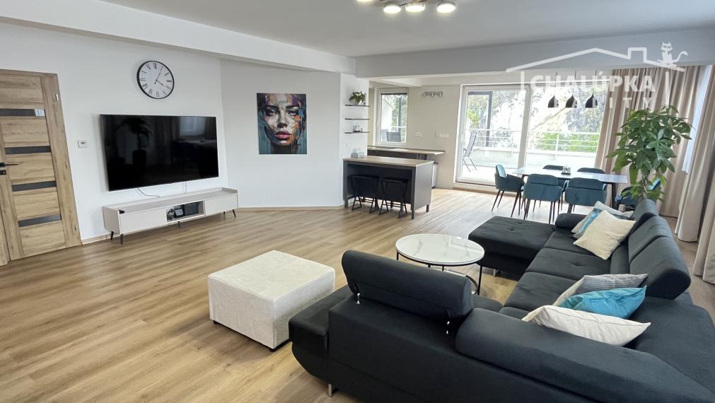 PRENÁJOM: Nadštandardný, zariadený 5-izbový mezanín 176 m2 + 2 terasy 43 m2 + garáž, Trenčín - Pod Sokolice