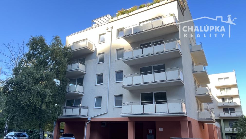 PRENÁJOM: Nadštandardný, zariadený 5-izbový mezanín 176 m2 + 2 terasy 43 m2 + garáž, Trenčín - Pod Sokolice