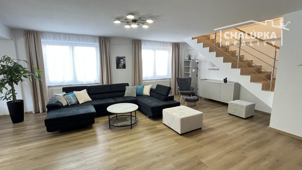 PRENÁJOM: Nadštandardný, zariadený 5-izbový mezanín 176 m2 + 2 terasy 43 m2 + garáž, Trenčín - Pod Sokolice