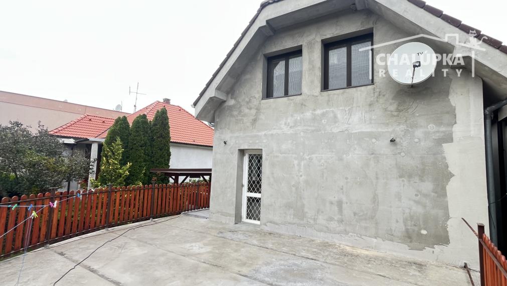 Rodinný dom (4+1) s garážou a 1259 m2 pozemkom v Hubine pri Piešťanoch