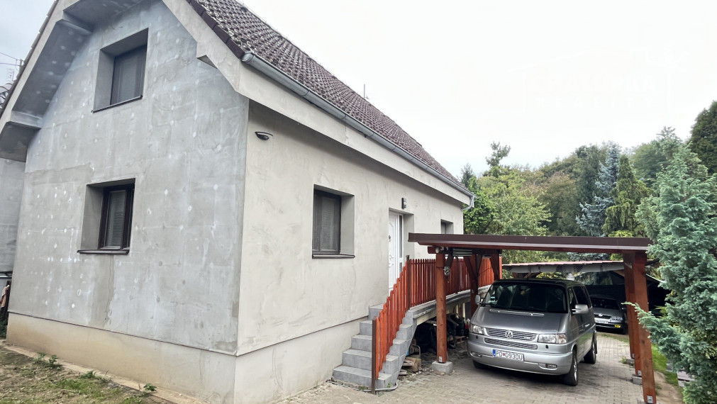 Rodinný dom (4+1) s garážou a 1259 m2 pozemkom v Hubine pri Piešťanoch