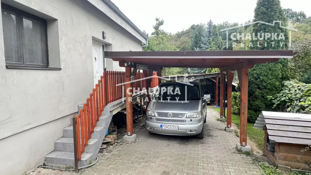 Rodinný dom (4+1) s garážou a 1259 m2 pozemkom v Hubine pri Piešťanoch