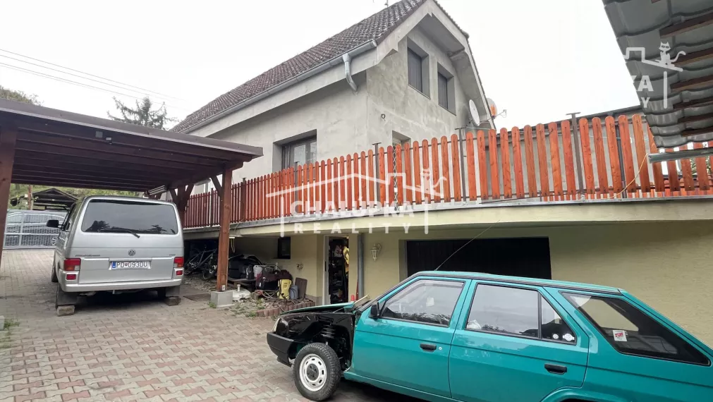 Rodinný dom (4+1) s garážou a 1259 m2 pozemkom v Hubine pri Piešťanoch