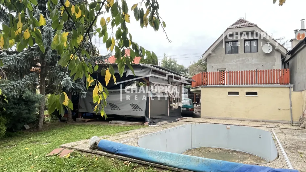 Rodinný dom (4+1) s garážou a 1259 m2 pozemkom v Hubine pri Piešťanoch