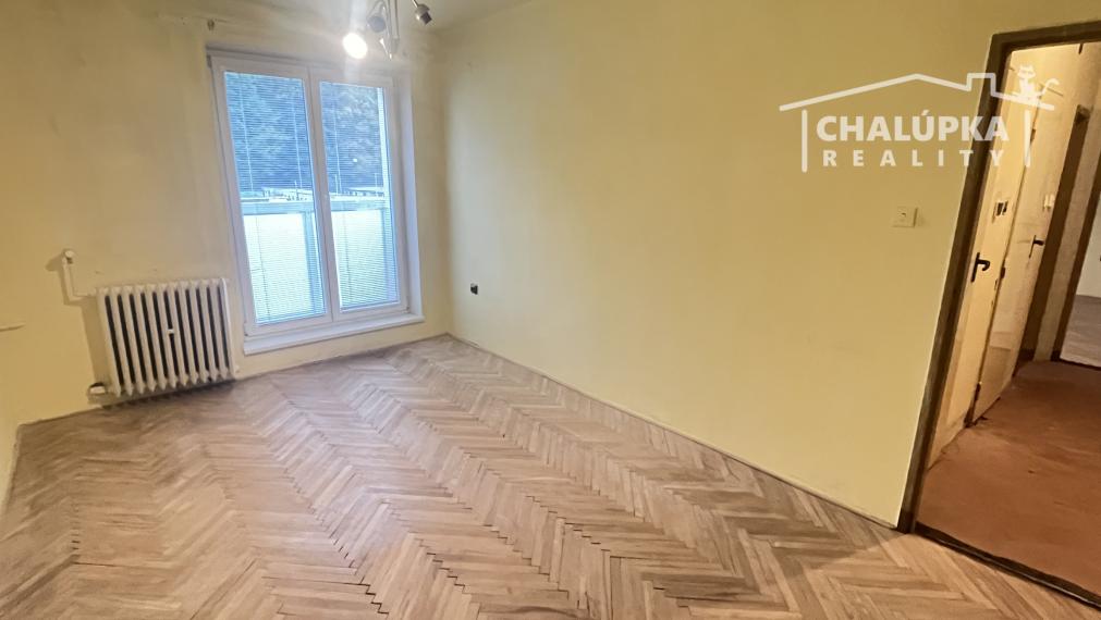 Tehlový 2-izbový byt s veľkým balkónom v Tr. Tepliciach