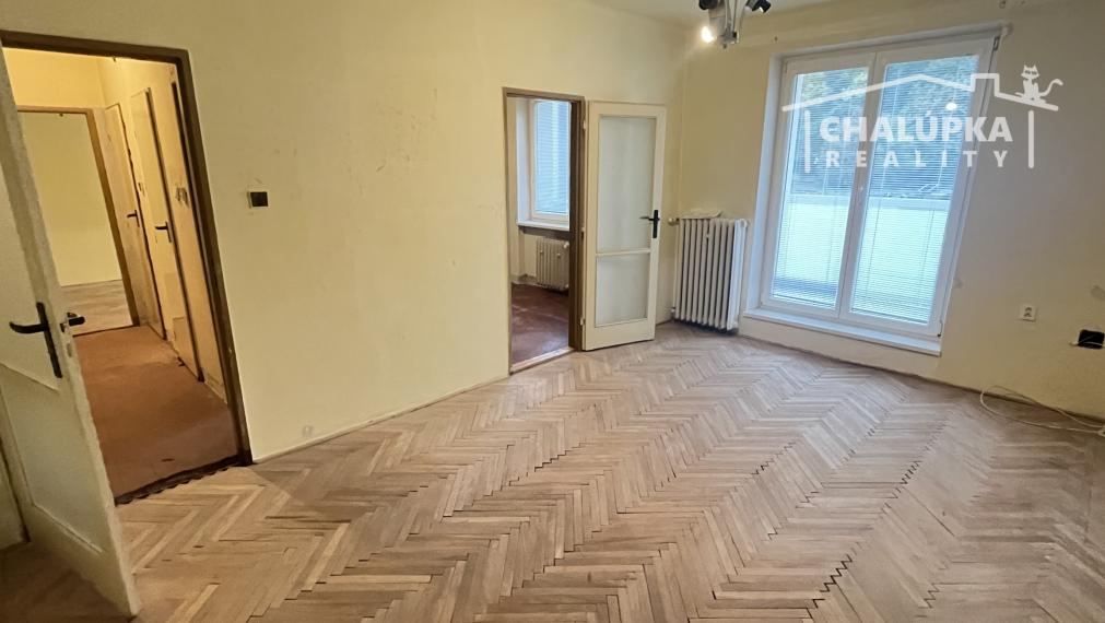 Tehlový 2-izbový byt s veľkým balkónom v Tr. Tepliciach