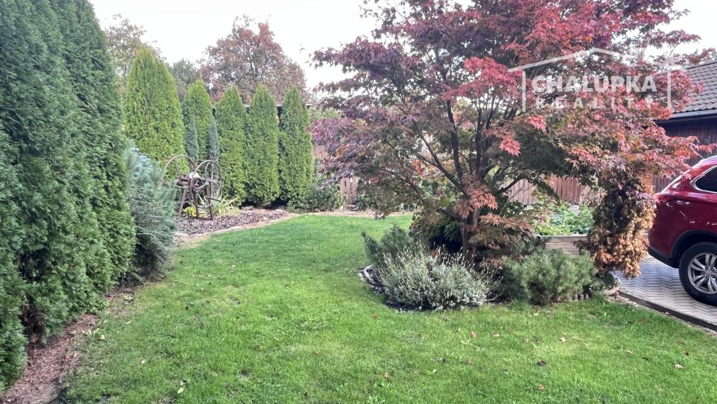 Veľký RD 6+1 s garážou, 2-prístreškom a krásnym 2066 m2 pozemkom, Dubodiel