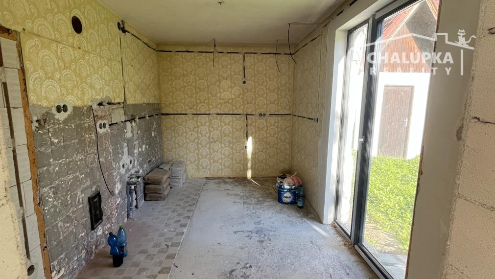 Veľký dom 7+1 s garážou a 1784 m2 pozemkom v Prašníku pri Piešťanoch