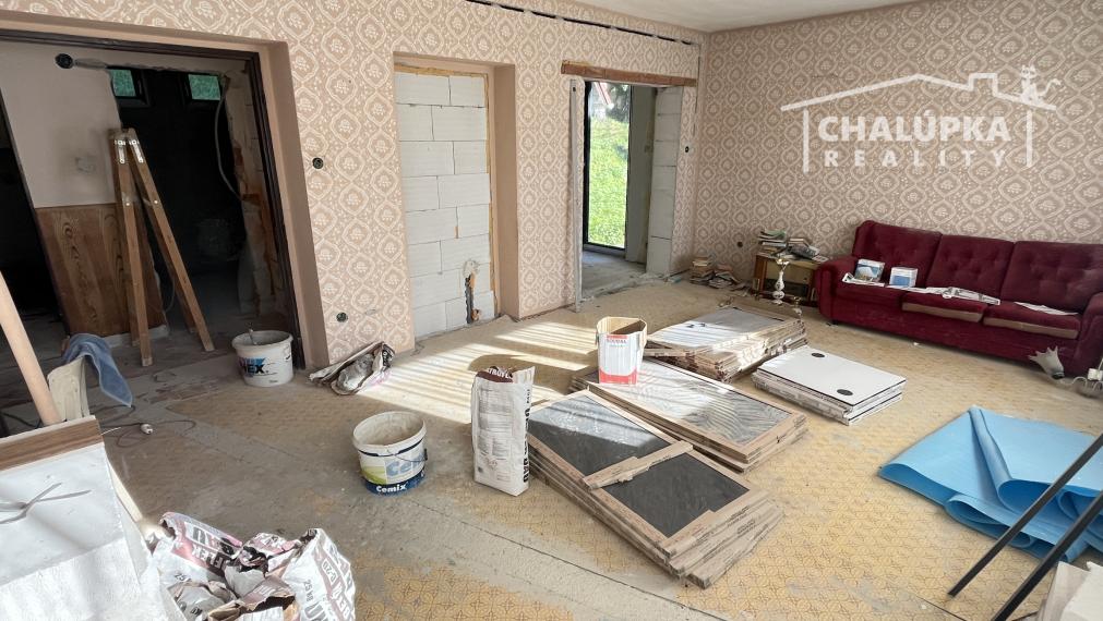 Veľký dom 7+1 s garážou a 1784 m2 pozemkom v Prašníku pri Piešťanoch