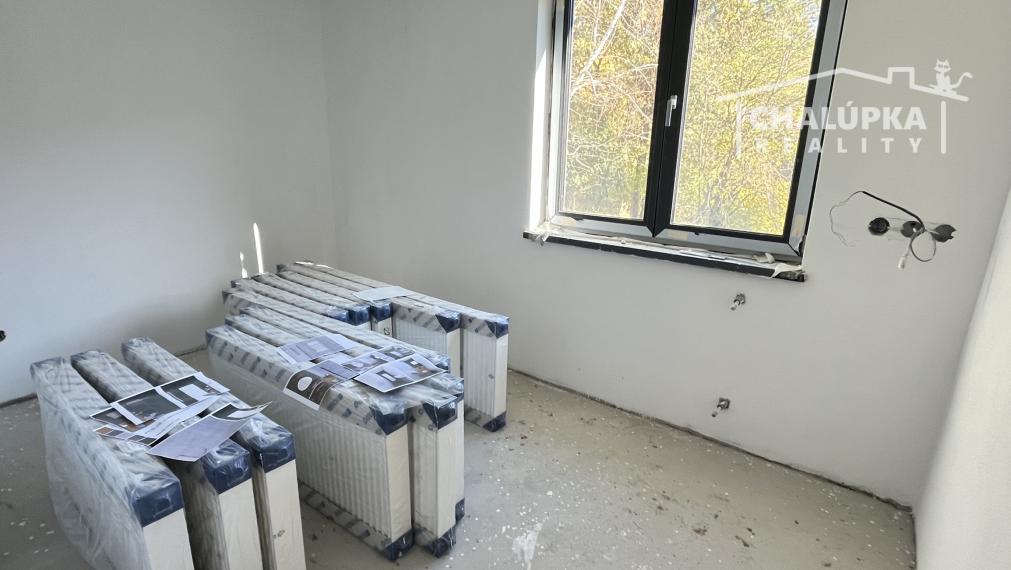 Veľký dom 7+1 s garážou a 1784 m2 pozemkom v Prašníku pri Piešťanoch